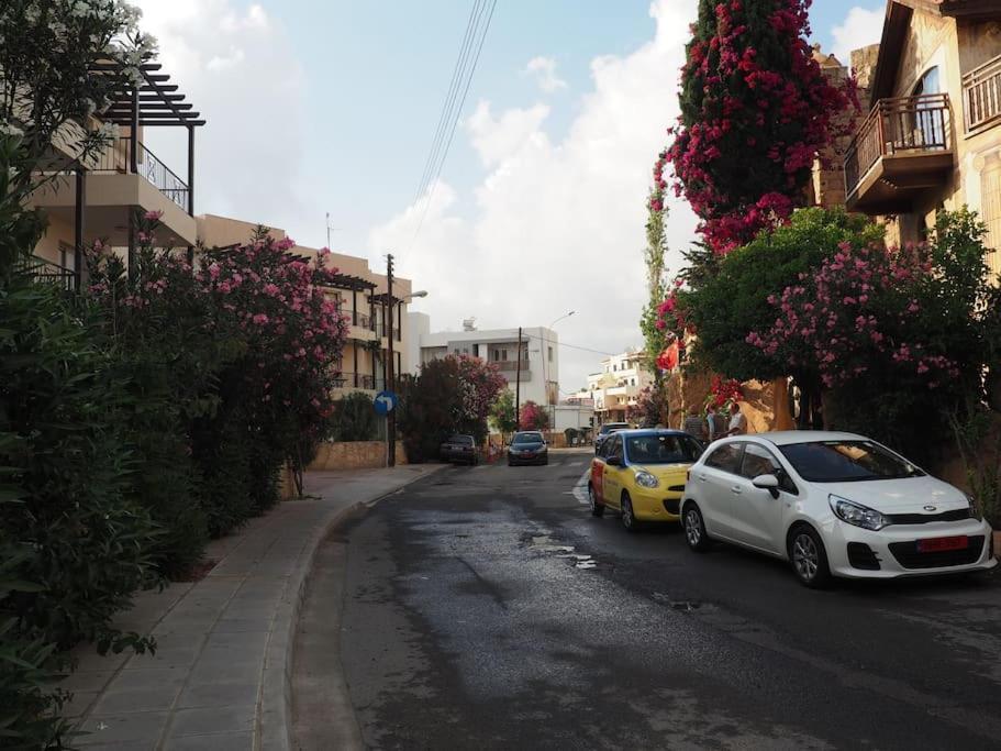 A Stone'S Throw From Everything Paphos Exterior foto