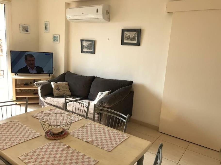 A Stone'S Throw From Everything Paphos Exterior foto