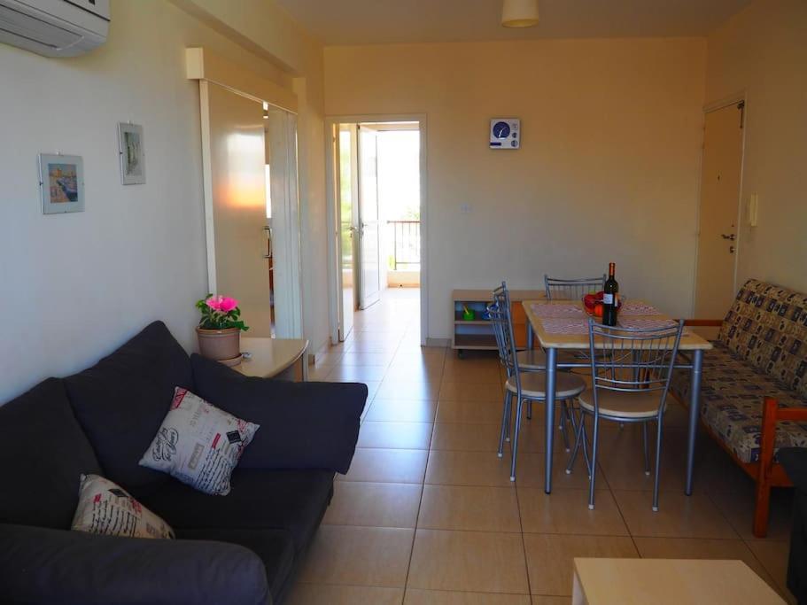A Stone'S Throw From Everything Paphos Exterior foto