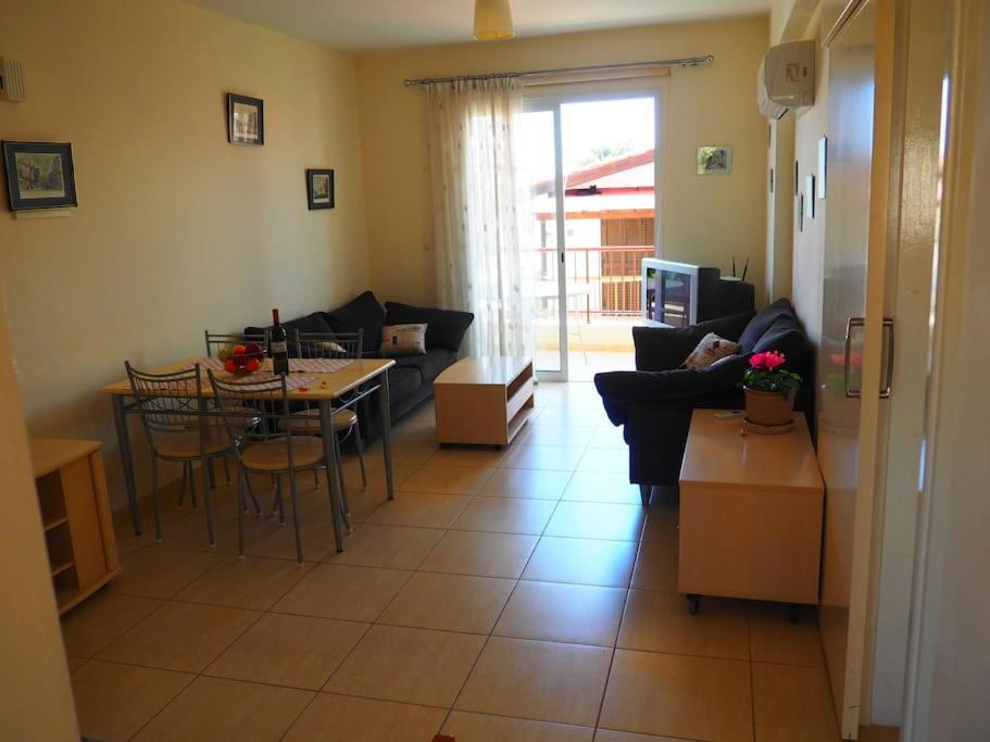 A Stone'S Throw From Everything Paphos Exterior foto