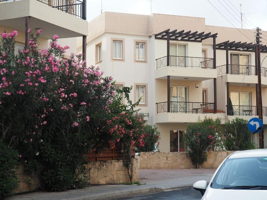 A Stone'S Throw From Everything Paphos Exterior foto