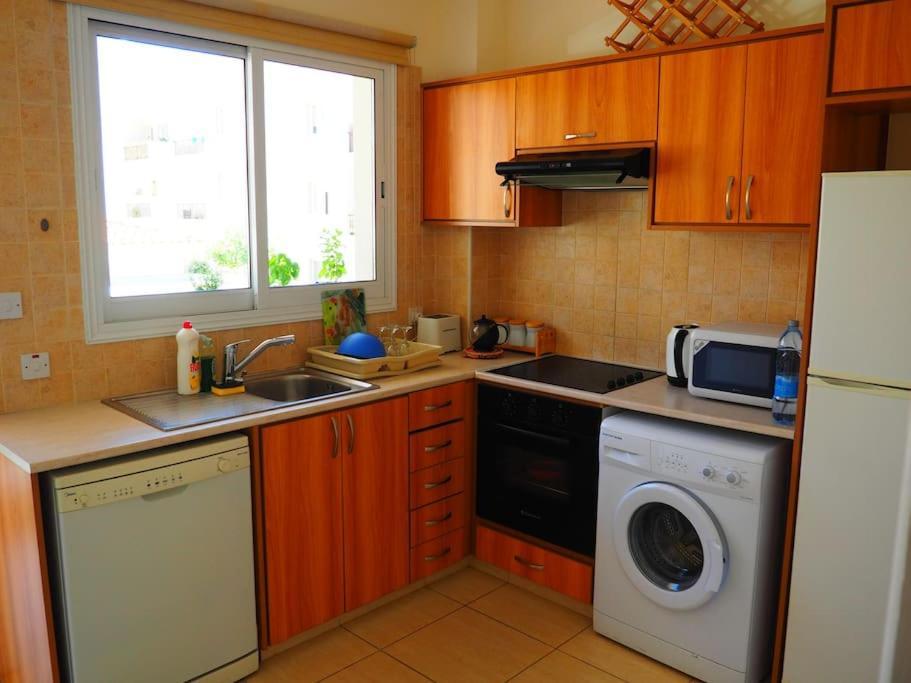 A Stone'S Throw From Everything Paphos Exterior foto